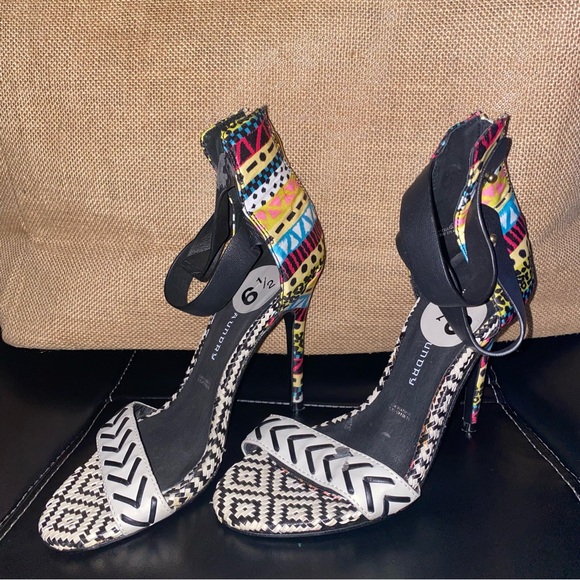Chinese Laundry color Aztec tribal print heels - Picture 1 of 2
